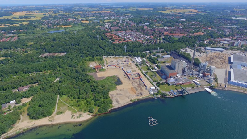 Am Ostufer der Kieler Förde wird derzeit kräftig gebaut (Bild: Stadtwerke Kiel)